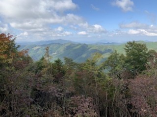 阿波竜王山展望台から見る大川山